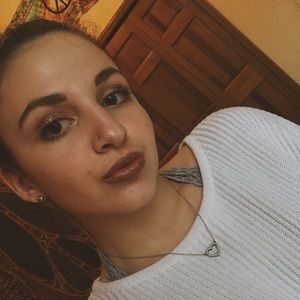 Meet your Posher, Ava